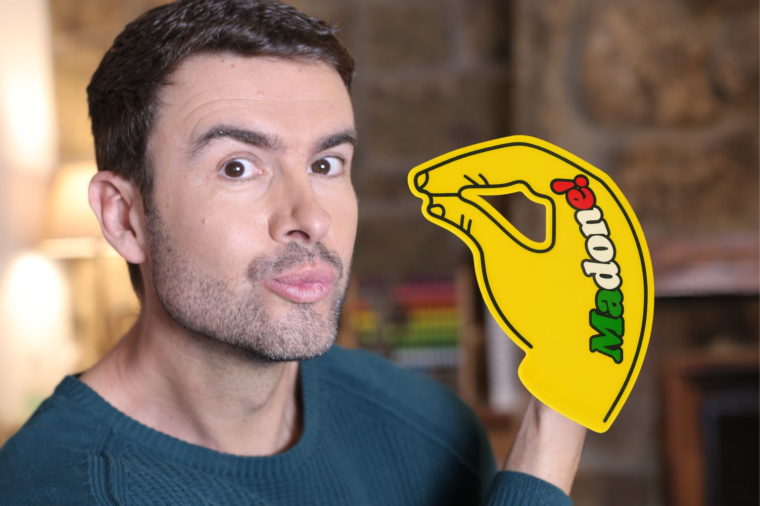 Madone! Italian Foam Hand  – Funny Hand Gesture Prop for Parties & Games